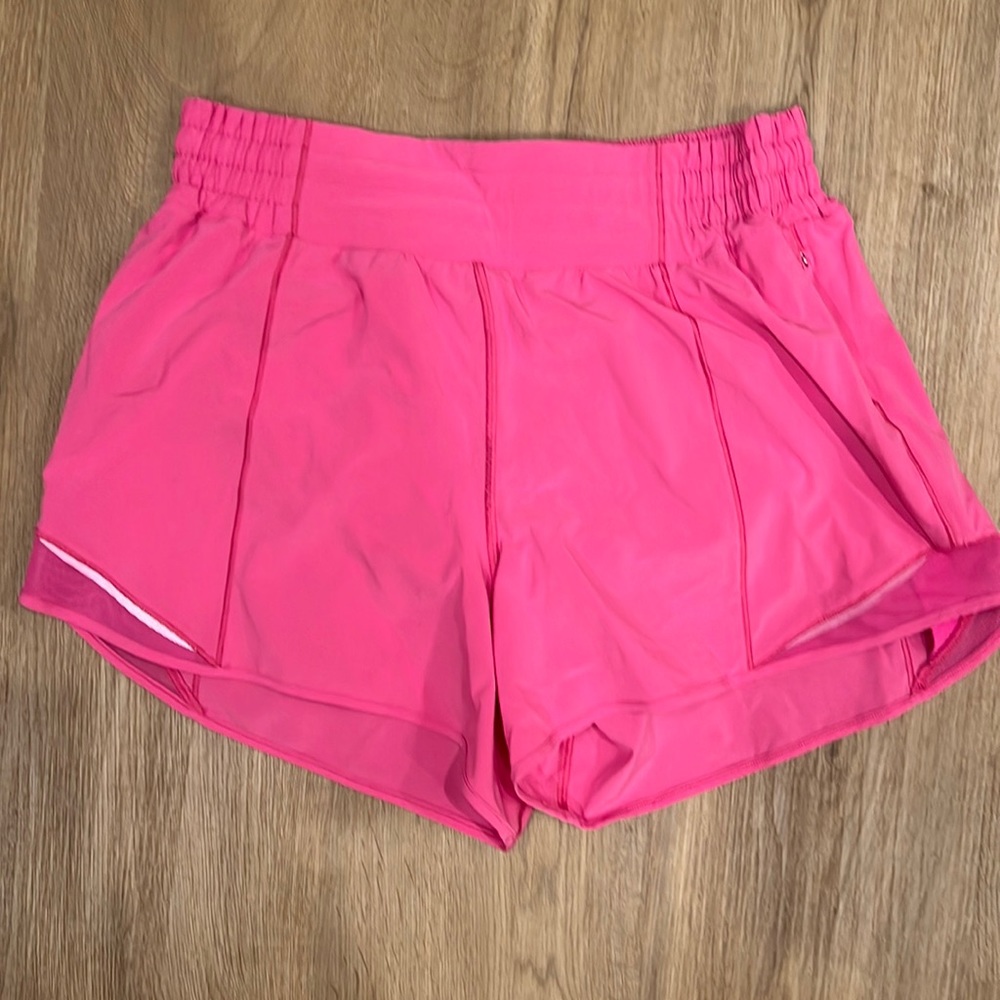 Lululemon Hotty hot high rise shorts 4” size 8